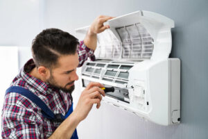 Read more about the article Confused Between Air Conditioner Repair or Replacement? How to Confirm